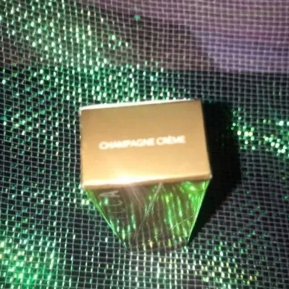 🌟🧚♀️CHAMPAGNE CREME Becca DISCONTINUED Liptuitive Glow Gloss NWT - Picture 5 of 6